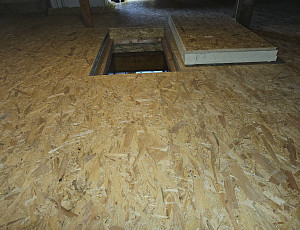 Zateplení stropu rodinného domu pomocí foukané izolace